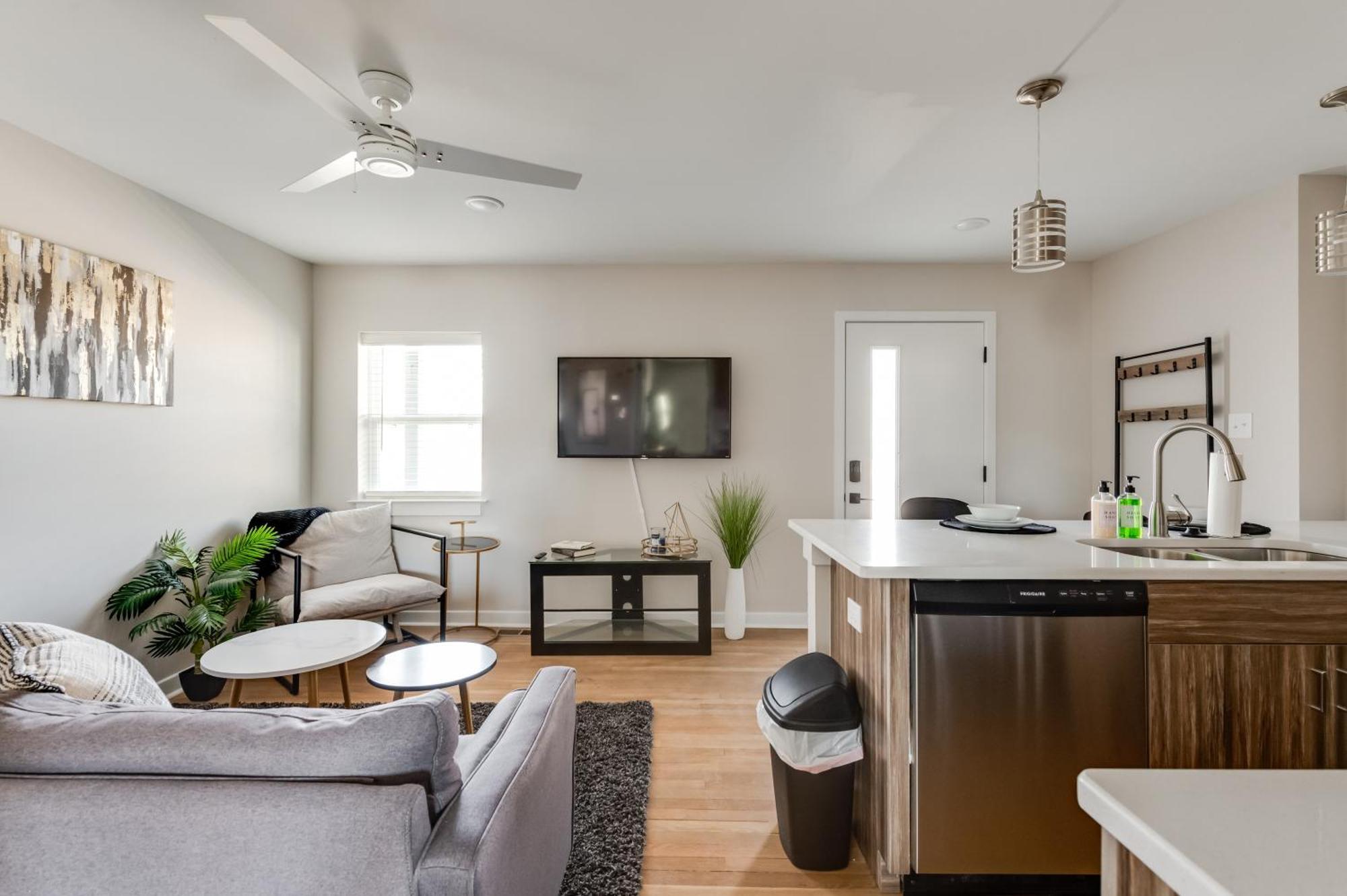 Stylish Luxe Apt W/ Onsite Parking Apartment Richmond Exterior photo