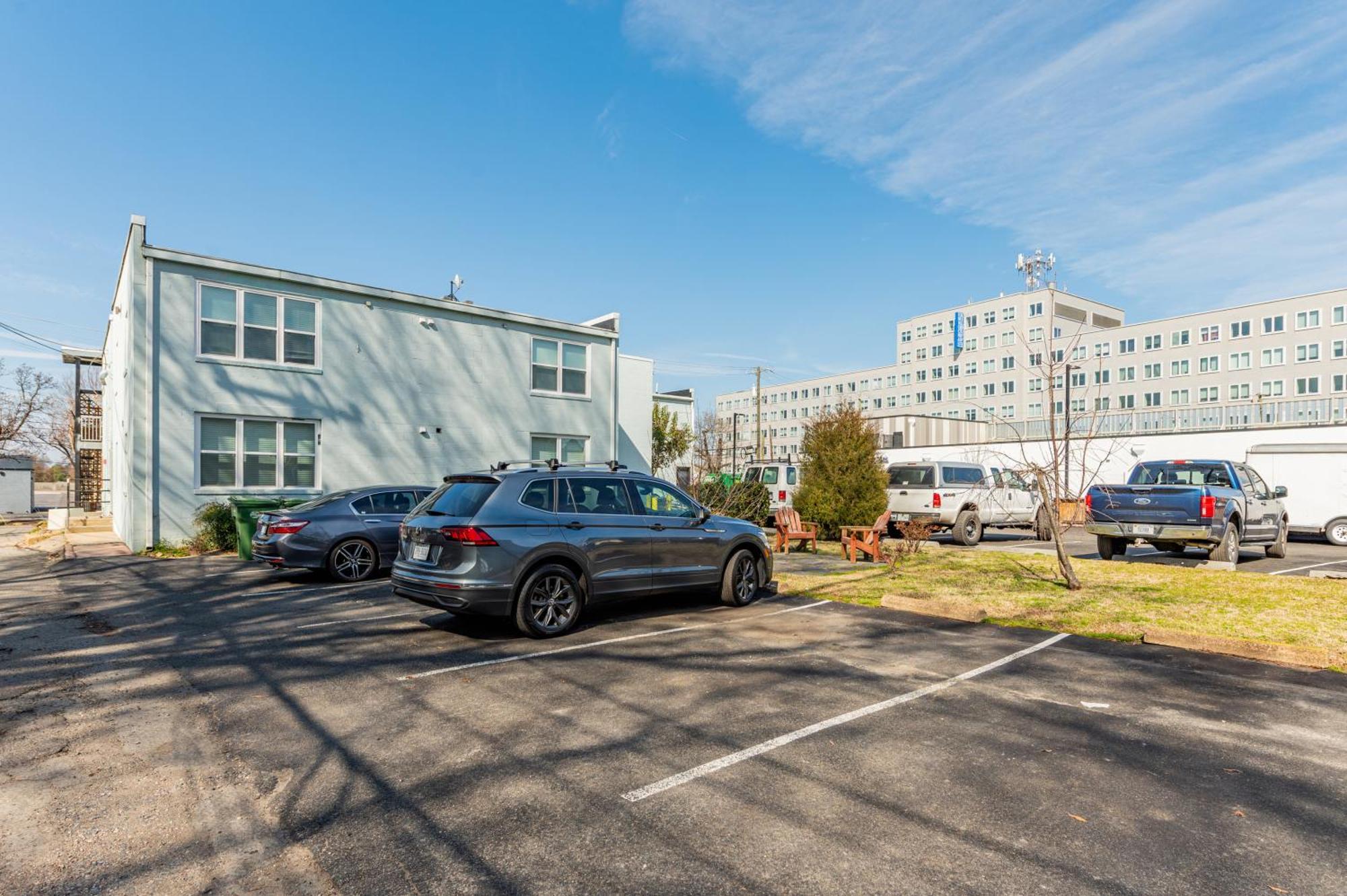 Stylish Luxe Apt W/ Onsite Parking Apartment Richmond Exterior photo